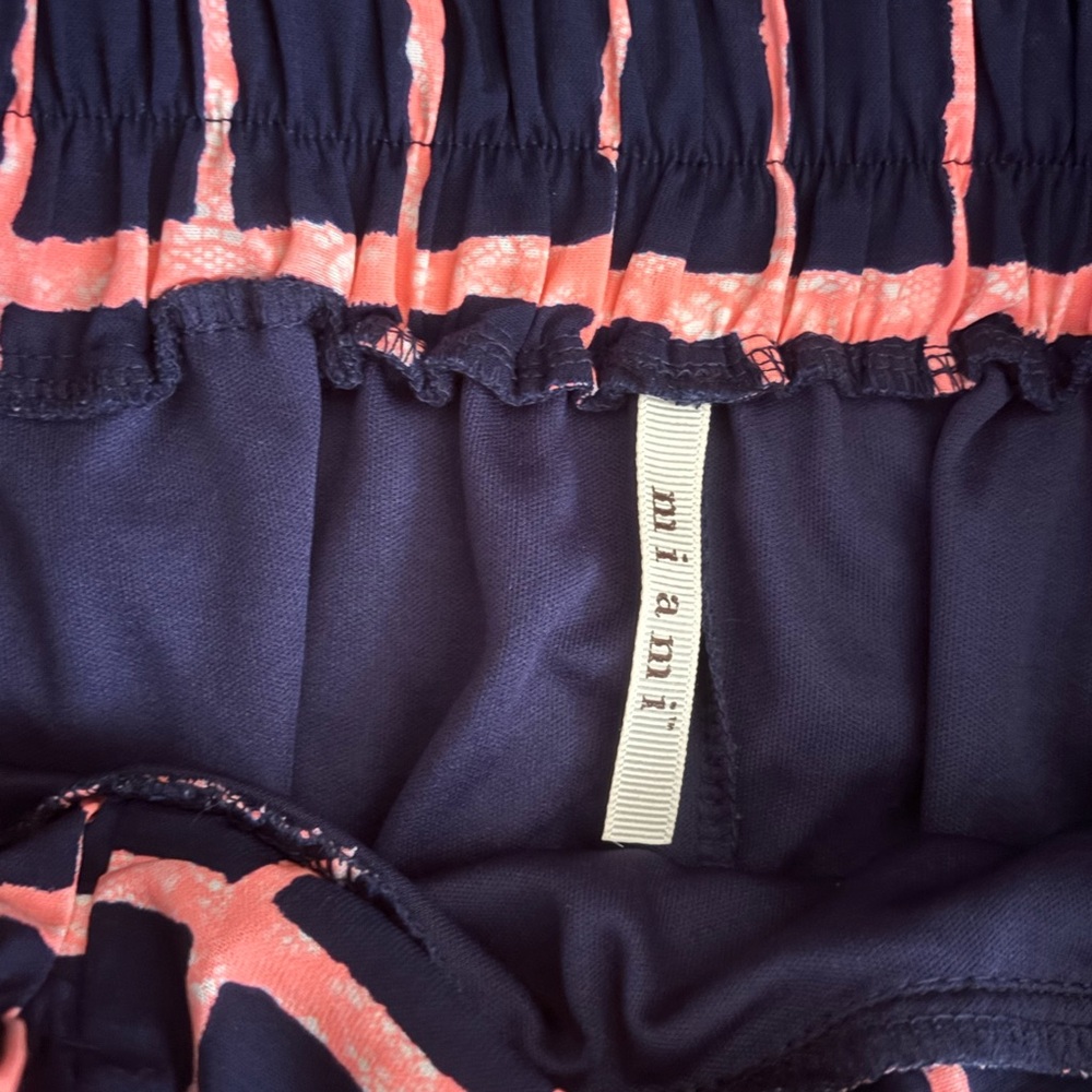 Mi a mi Francesca’s Navy and Coral Patterned Skirt - Picture 10 of 12
